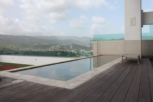 Area de piscina con vista hacia la ciudad de Tegucigalpa